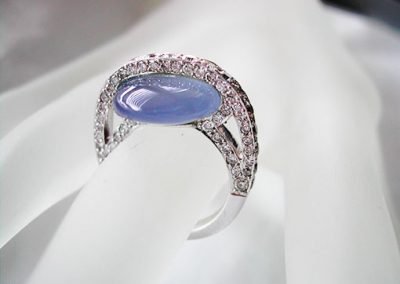 18K / Chalcedony and Diamond Ring